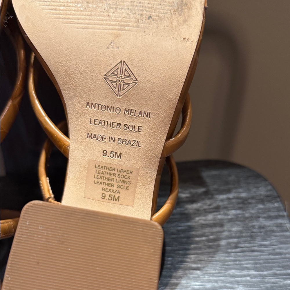 ANTONIO MELANI Croc-Embossed Tan Heels - Picture 11 of 11